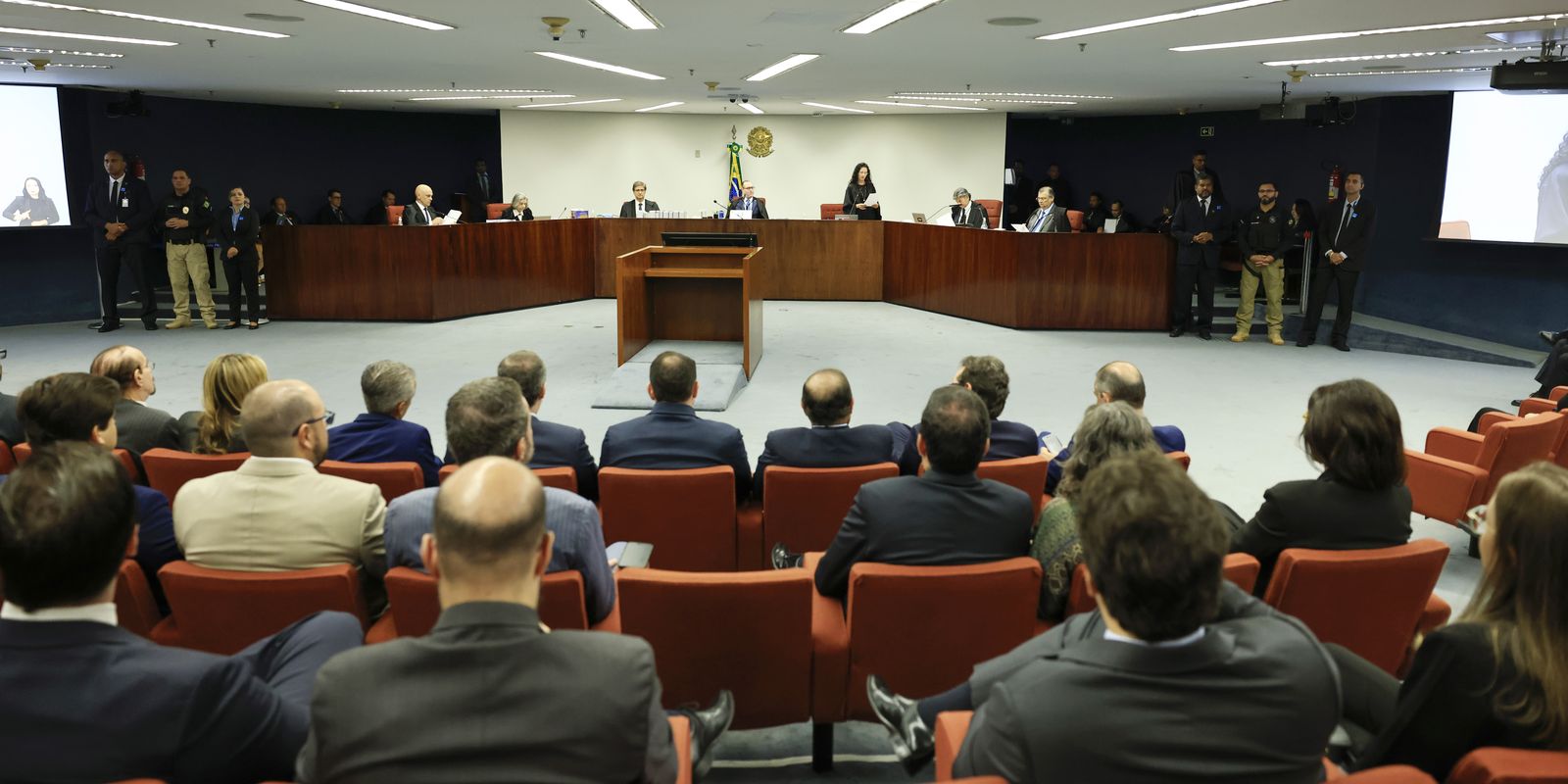 STF terá sessões extras para julgamento de Bolsonaro